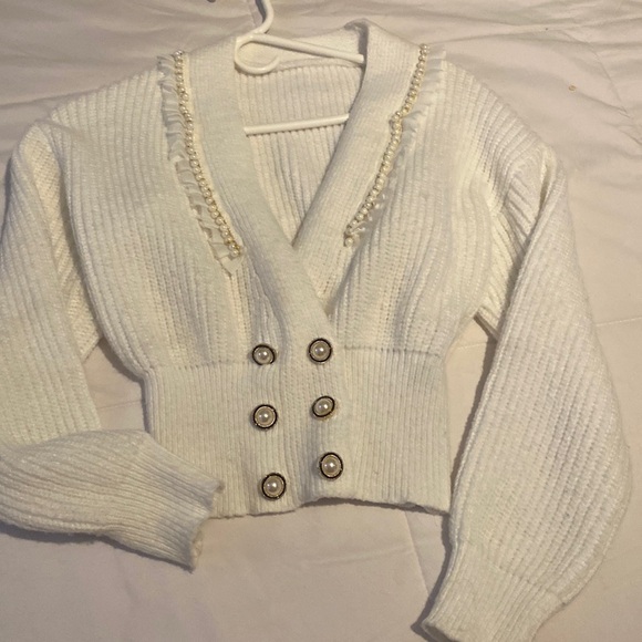 White sweater - Picture 1 of 3